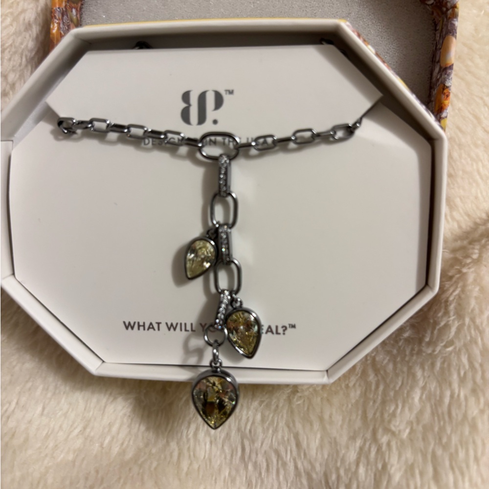 NWT Elegant Silver Necklace with Citrine Stone